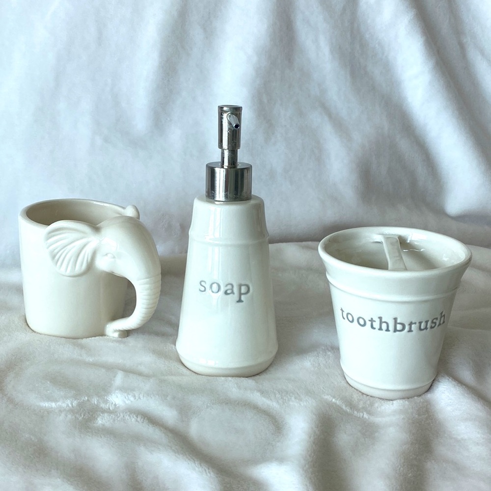 Pottery Barn Kids Bathroom accessories